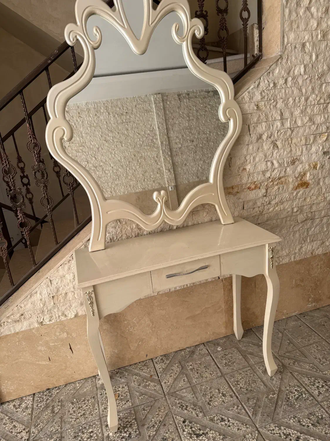 آینه و کنسول سفید|بوفه، ویترین، کنسول|مشهد, هفت تیر (آب و برق)|دیوار