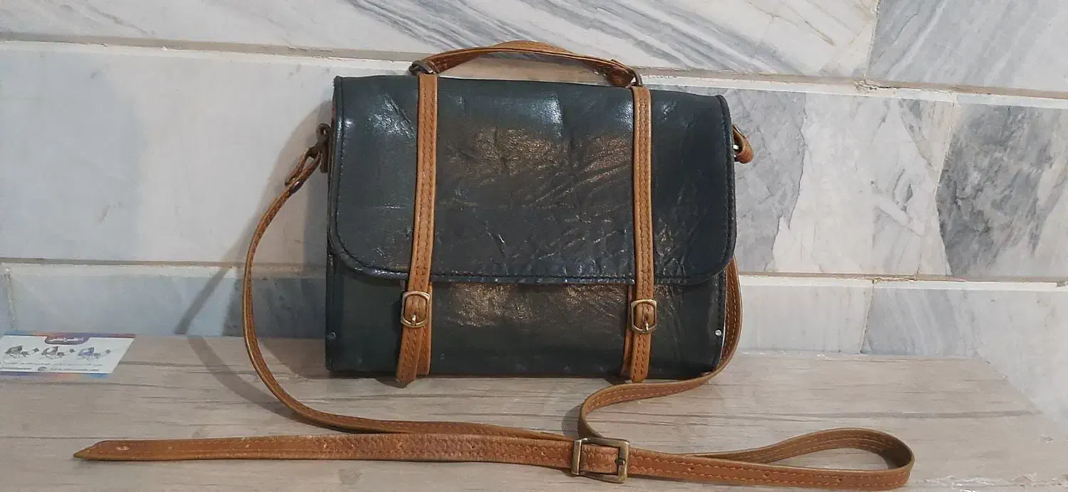 کیف دوشی زنانه چرم طبیعی|کیف، کفش، کمربند|قم, چهل درخت|دیوار