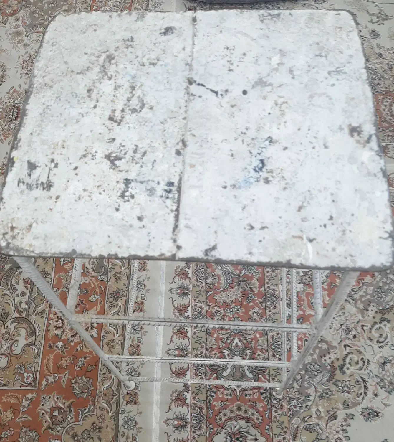 چهار پایه آهنی|صندلی و نیمکت|کرمانشاه, |دیوار