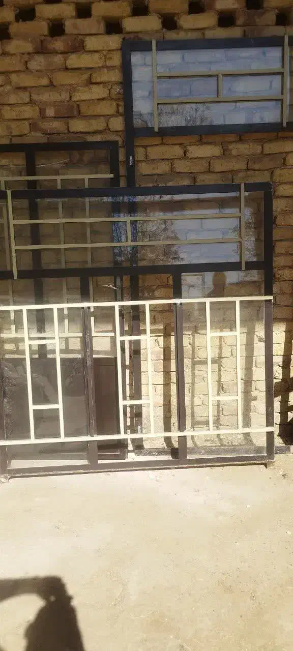 درب و پنجره فروشی بسیار تمیز|مصالح و تجهیزات ساختمان|قنوات, |دیوار
