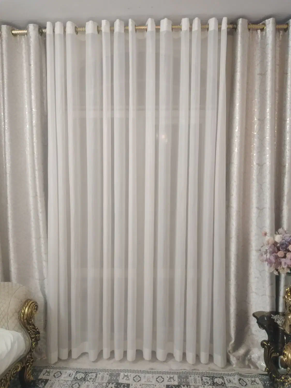 پرده حریر شاین دار به همراه دو عدد دکور|پرده، رانر، رومیزی|تهران, آهنگران (سراسیاب دولاب)|دیوار