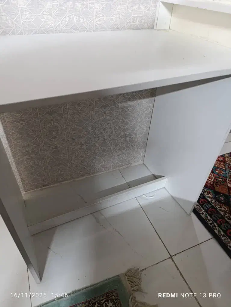 میزکاشت ناخن|آرایشگاه و سالنهای زیبایی|مشهد, زمرد|دیوار