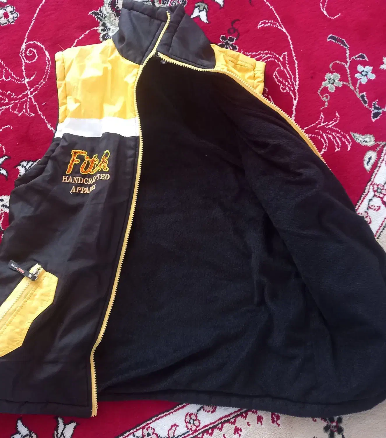 هودی و پافر|لباس|رامیان, |دیوار