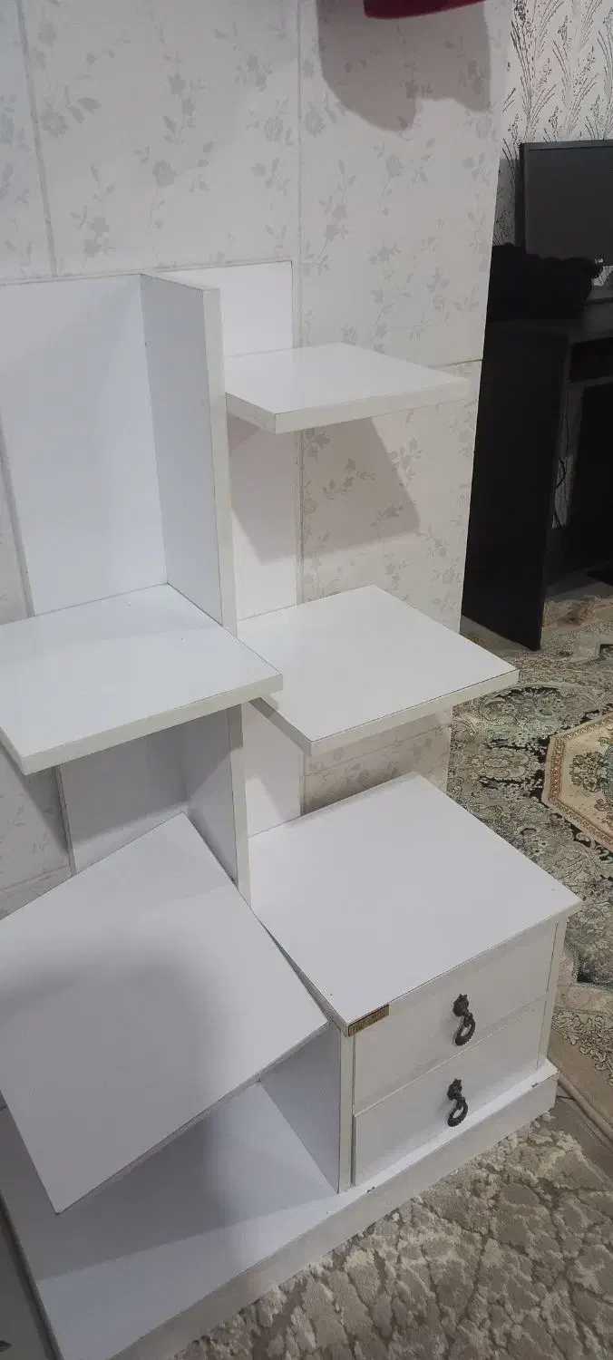 پایه قابلمه  سفید فقط یکیش کج شده|کتابخانه، شلف، قفسه‌های دیواری|مشهد, شهید قربانی|دیوار