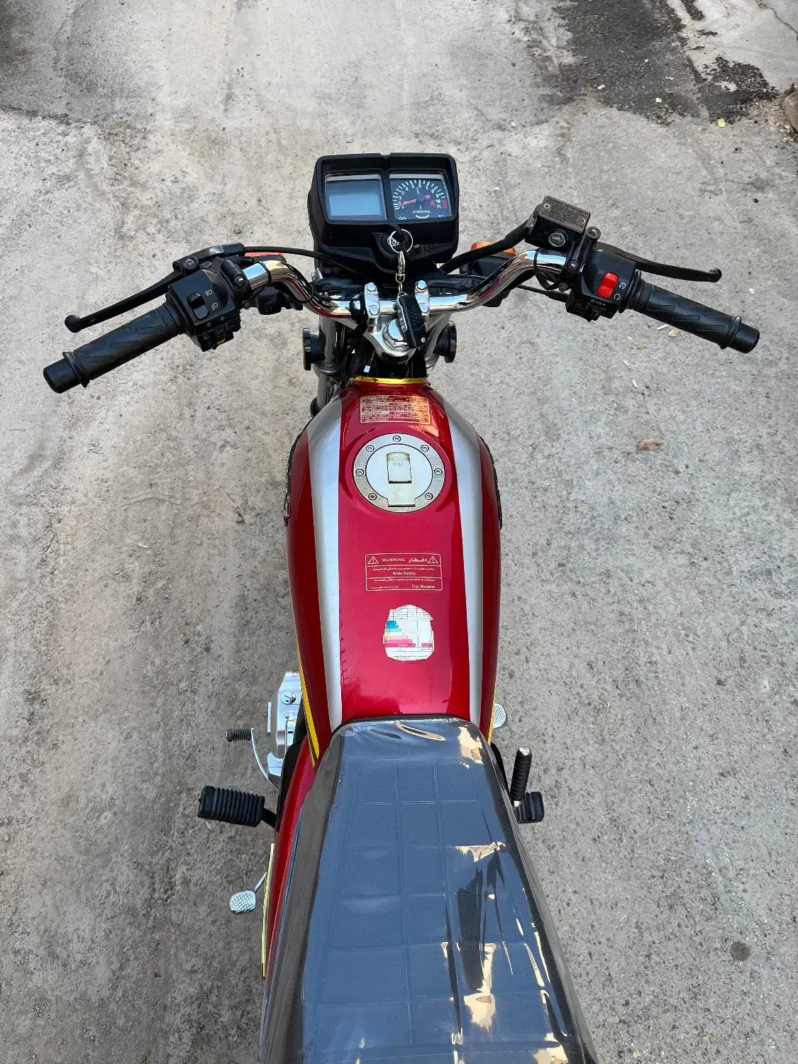 200 پرواز|موتورسیکلت|بروجن, |دیوار