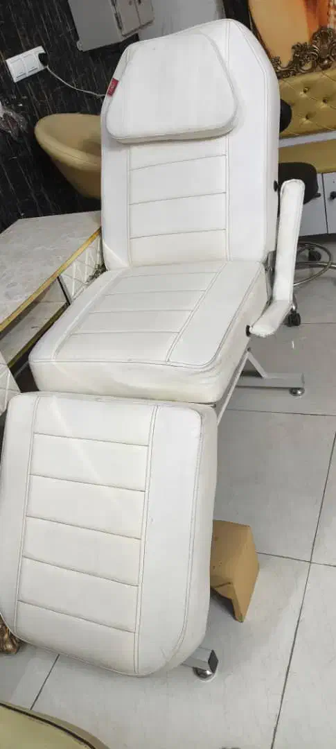 تخت زیبایی|آرایشگاه و سالن‌های زیبایی|پاکدشت, پاکدشت (مامازند)|دیوار