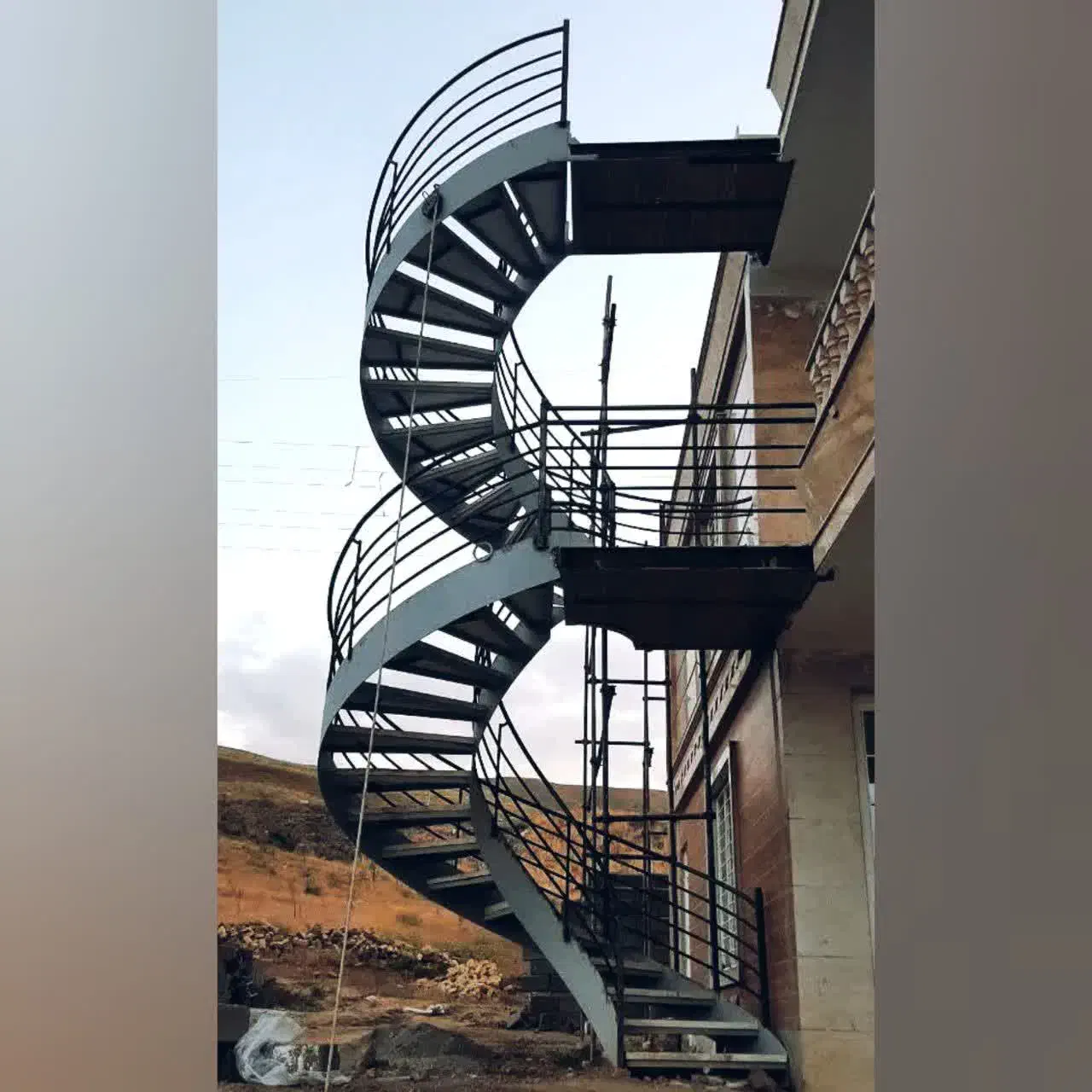 پله پیچ|خدمات پیشه و مهارت|سنندج, |دیوار