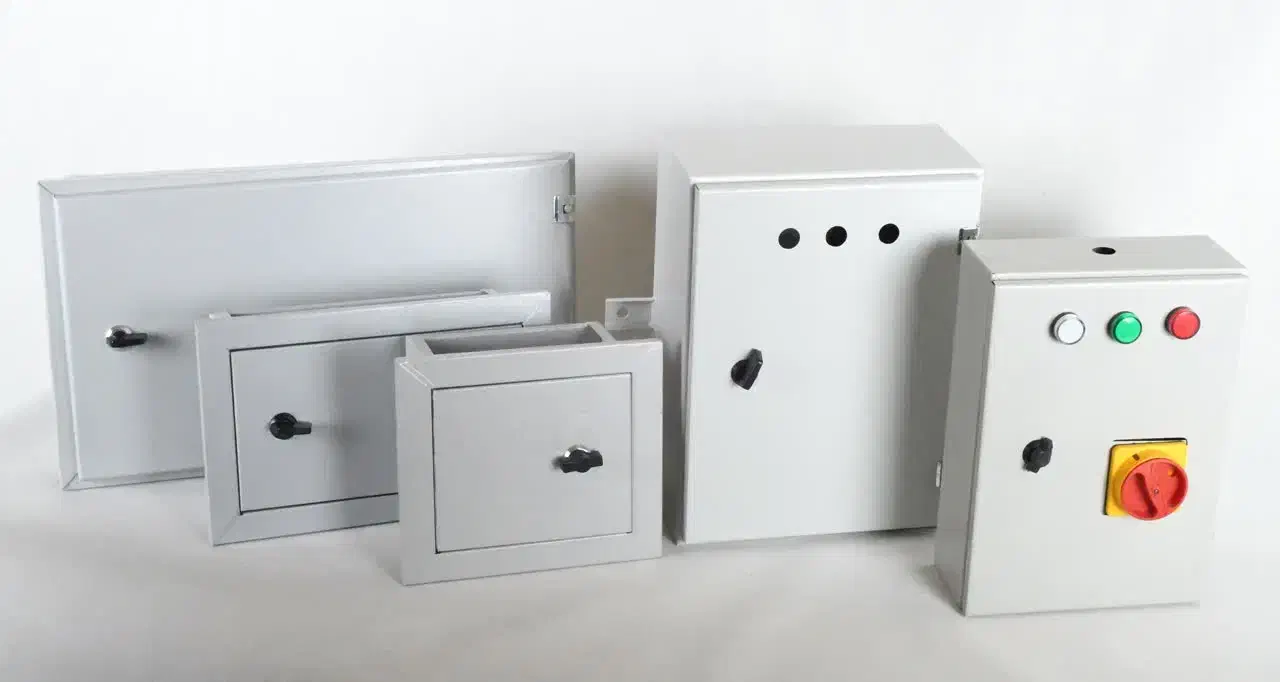 استخدام نیروی فنی (کارگاه تابلو برق سازی)|استخدام صنعتی، فنی، مهندسی|اراک, |دیوار