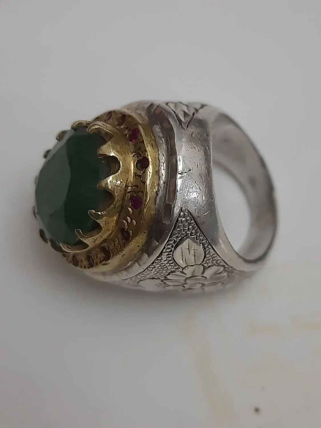 انگشتر زمرد دست ساز|جواهرات|اندیشه, اندیشه فاز ۱|دیوار