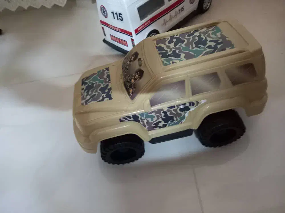 ماشین|اسباب‌بازی بچه|بندر انزلی, آخرخط|دیوار