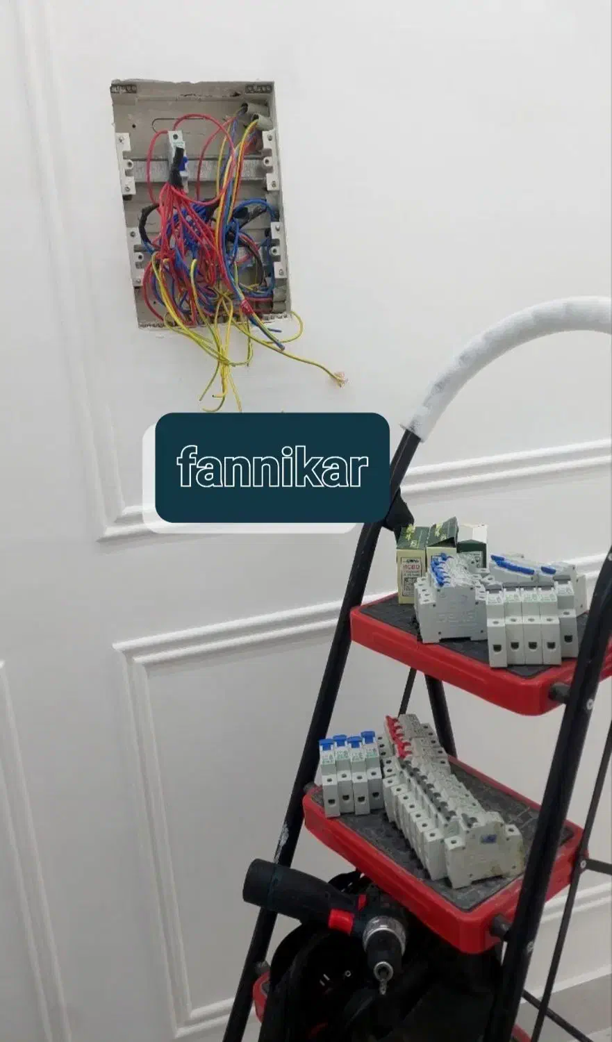 سیم کشی،برقکاری،هوشمند سازی،اعلام حریق،دوربین|خدمات پیشه و مهارت|اردبیل, |دیوار