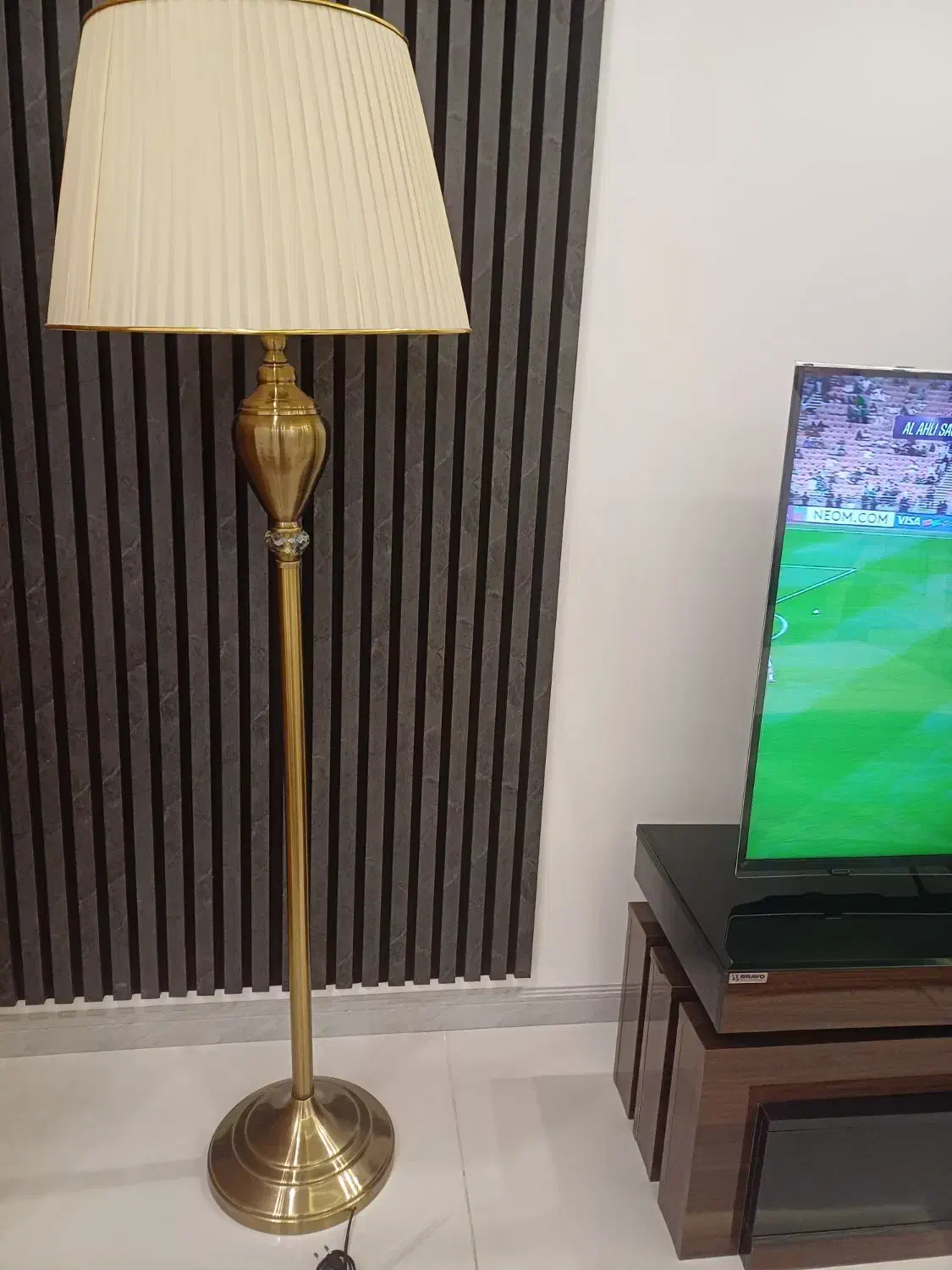 آباژور ایستاده در حد نو|چراغ خواب و آباژور|مشهد, الهیه|دیوار