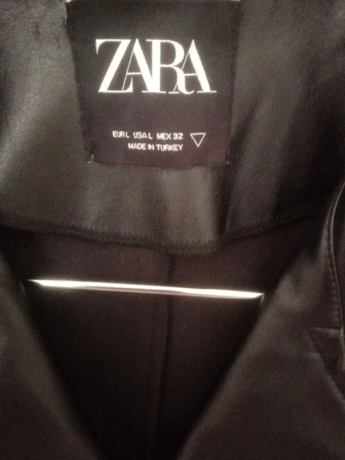 کت چرم|لباس|قرچک, میرزائی شمالی|دیوار