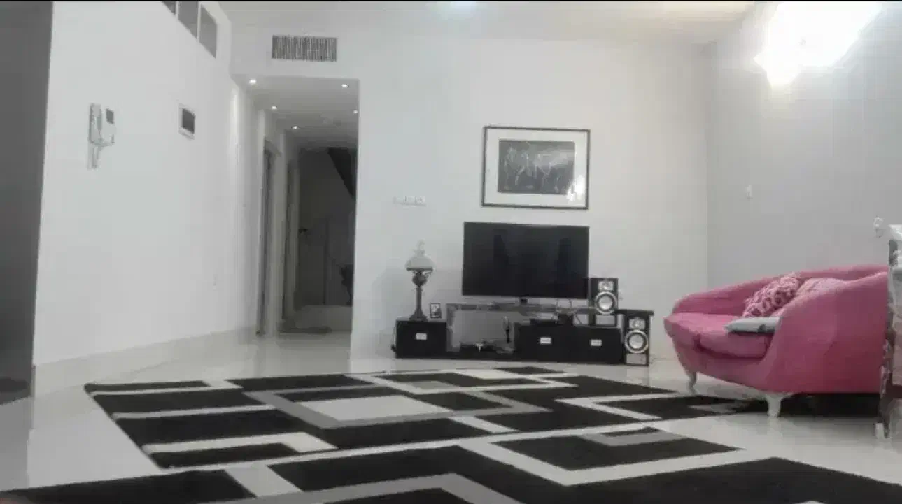 هم خانه خانم|اجارهٔ آپارتمان|شیراز, فرگاز|دیوار