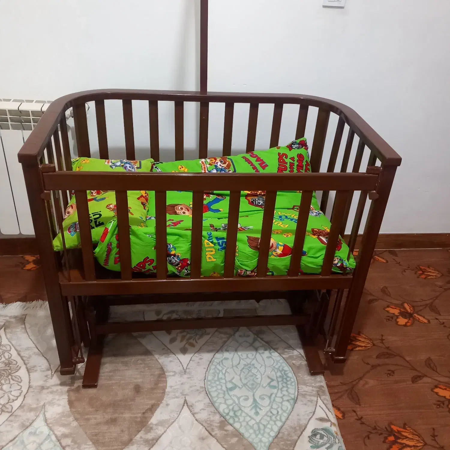 گهواره چوبی|تخت و صندلی بچه|نسیم‌شهر, |دیوار