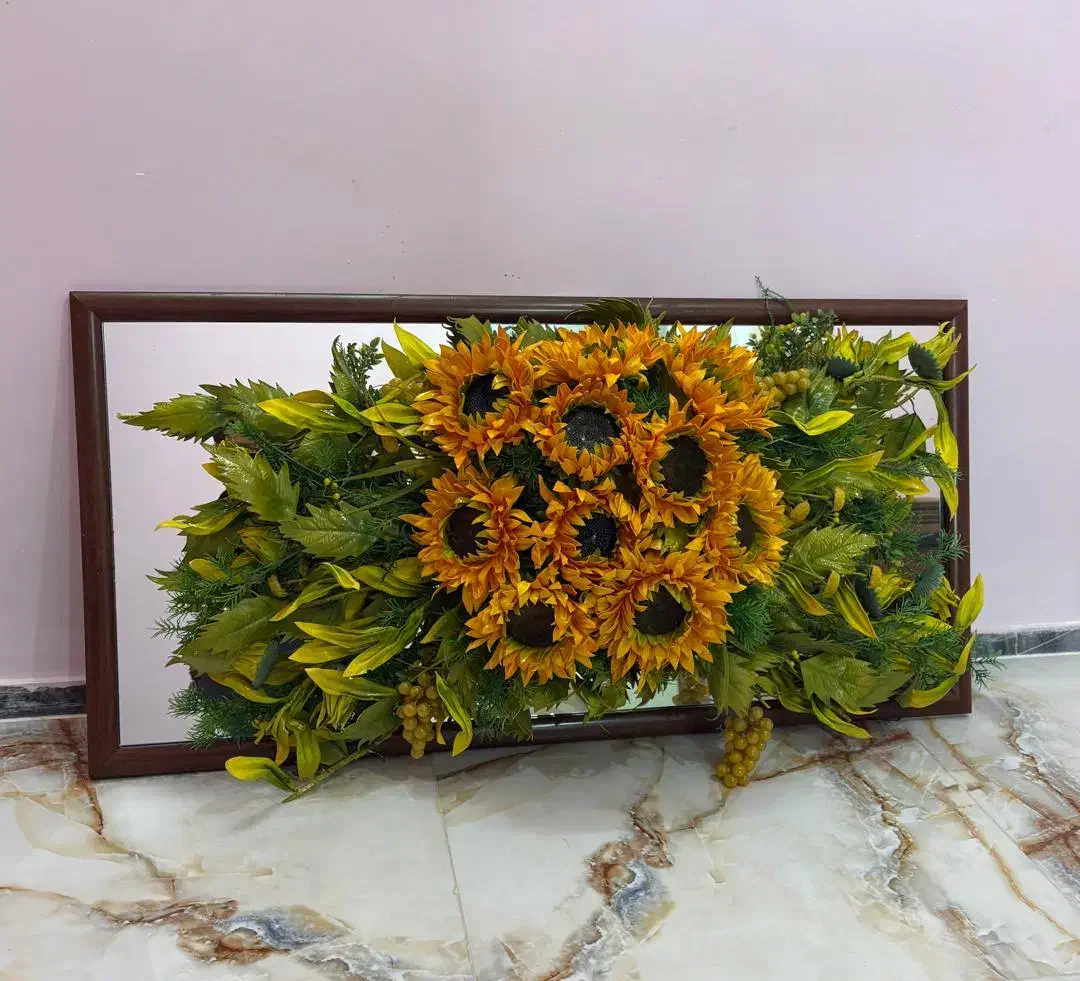 آینه تزئینی با گل آفتابگردان|آرایشگاه و سالن‌های زیبایی|بندر ماهشهر, |دیوار