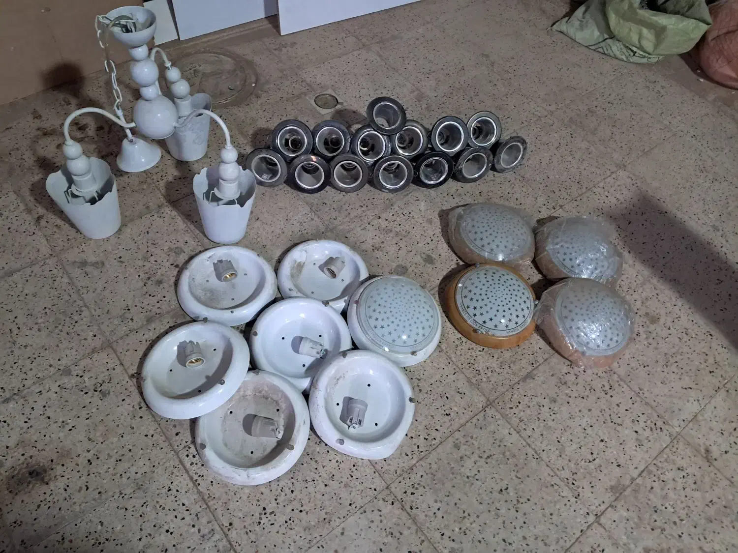 لامپ سقف ولوستر|لوستر و چراغ آویز|مشهد, شهرک مهر آباد|دیوار