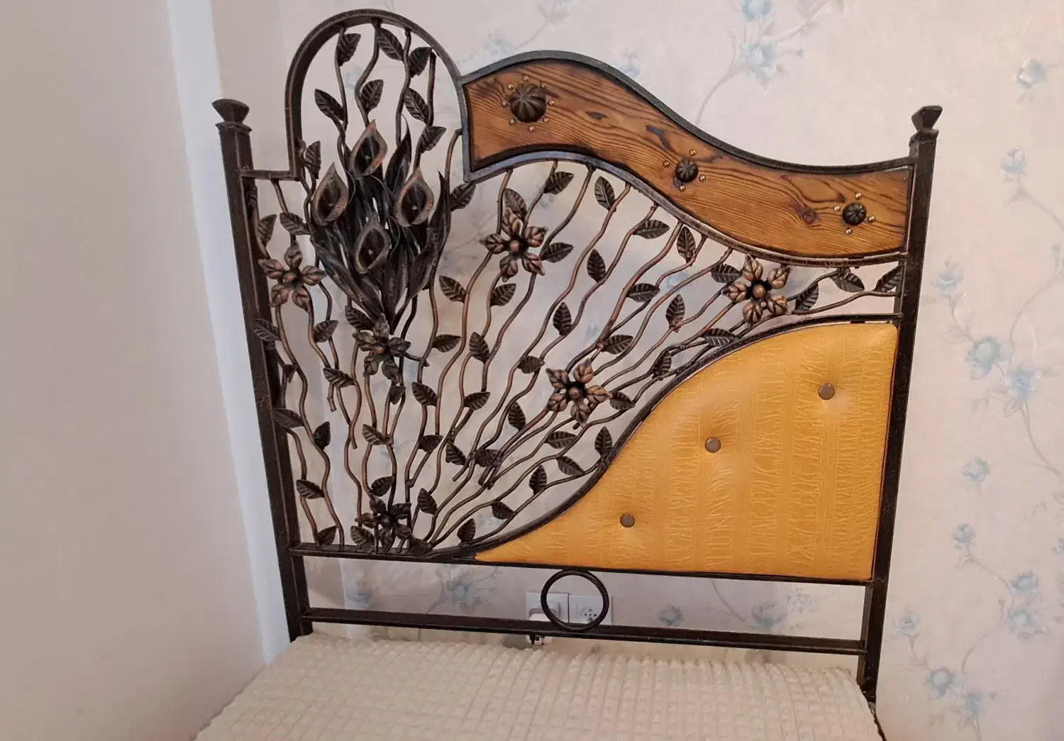 تخت فرفرژه|تخت و سرویس خواب|مشهد, نیروی هوایی|دیوار