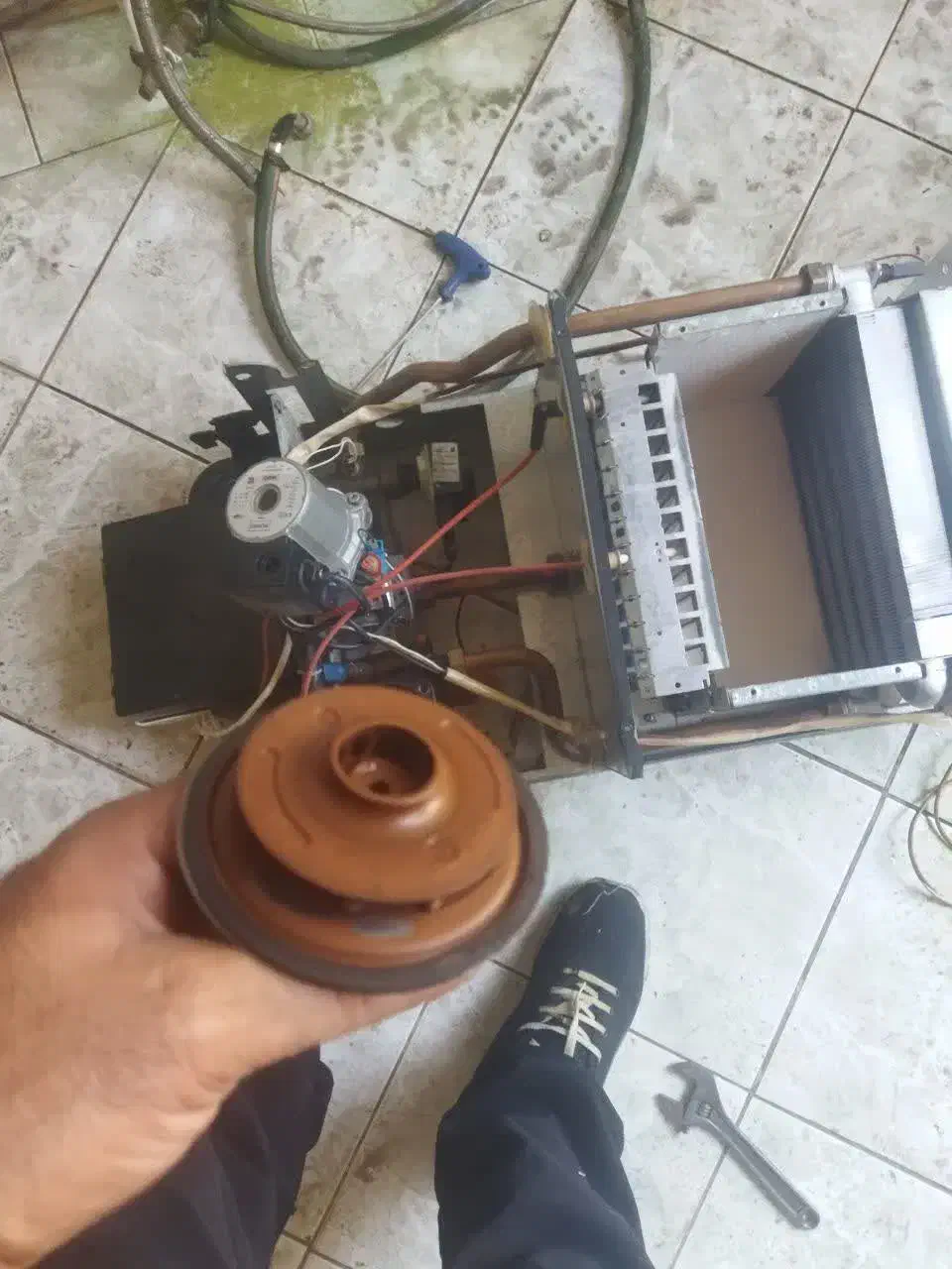 نصب و تعمیر انواع پکیج و آب گرم کن|خدمات پیشه و مهارت|زرقان, |دیوار