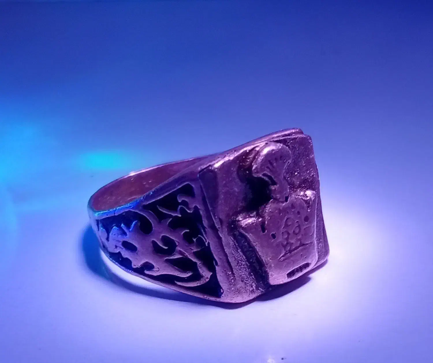 انگشتر مسی تاج شاهنشاهی|کلکسیون اشیاء عتیقه|حبیب آباد, |دیوار