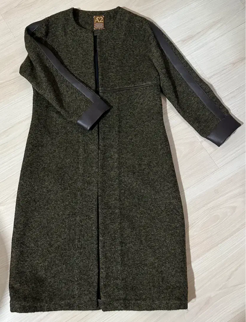 تعداد ۵عدد کاپشن و بارانی|لباس|تبریز, |دیوار