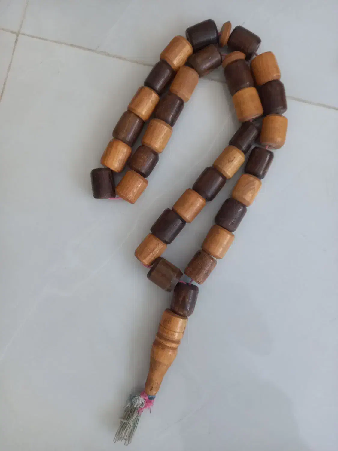 تسبیح چوبی بزرگ|کلکسیون اشیاء عتیقه|بجنورد, |دیوار