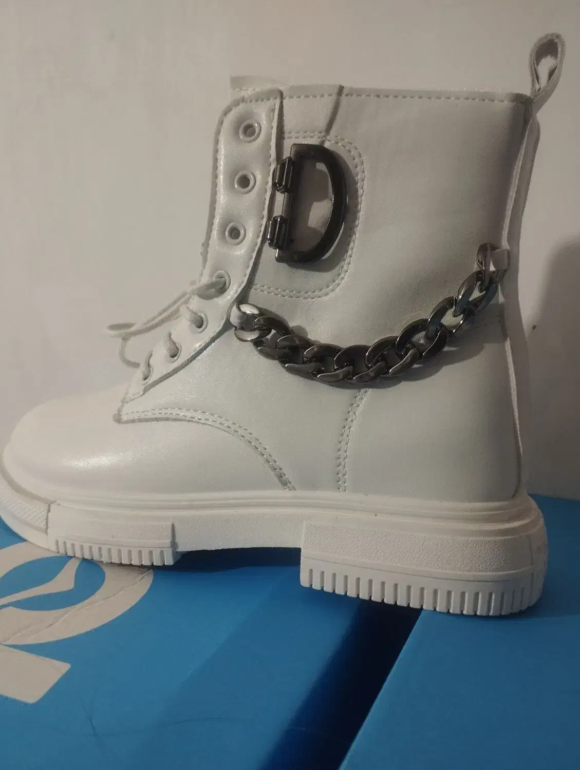 نیم بوت|کیف، کفش، کمربند|پاکدشت, پاکدشت (مامازند)|دیوار