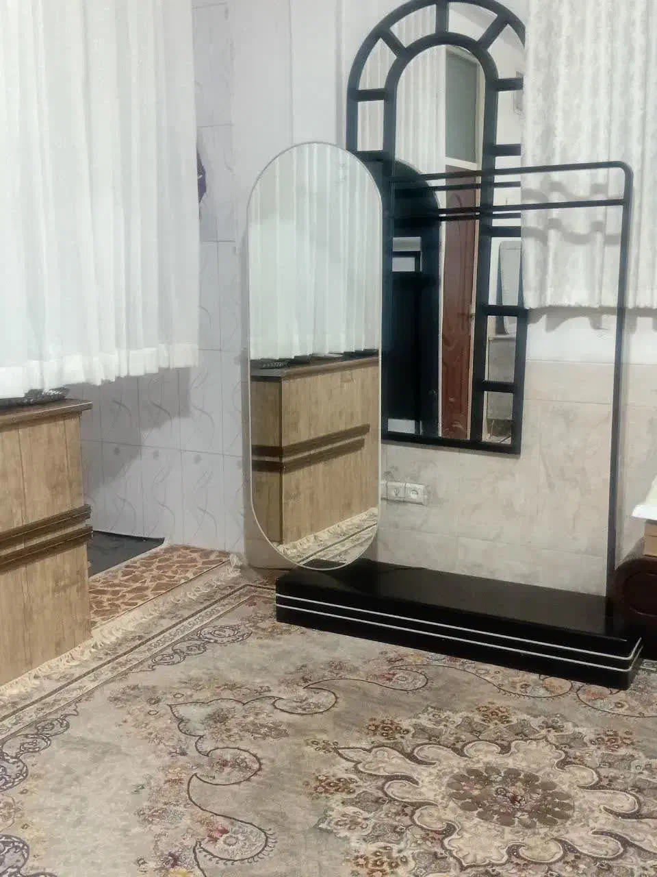 رگال آینه دار چراغ دار|آینه|قم, نیروگاه|دیوار