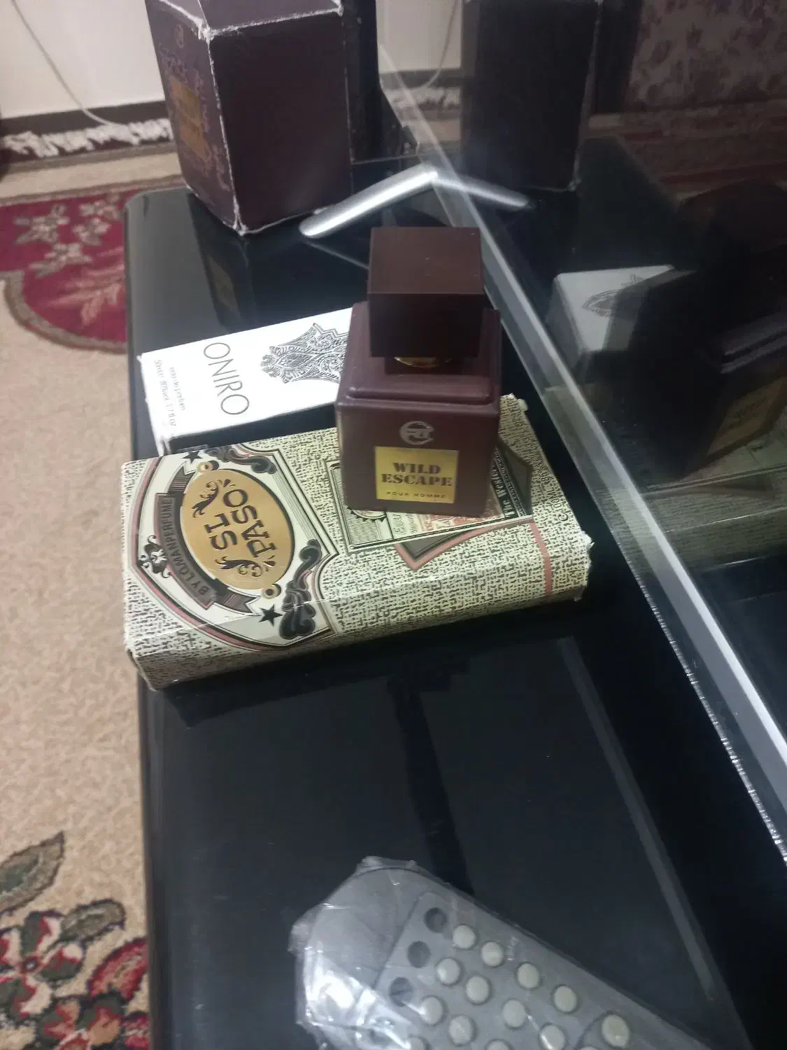 عطر خیلی خیلی خوب زیر قیمت بازار میفروشم|آرایشی، بهداشتی، درمانی|ایذه, |دیوار