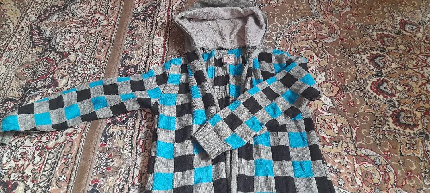 درحدنو|لباس|مشهد, شهید علی محمدی|دیوار