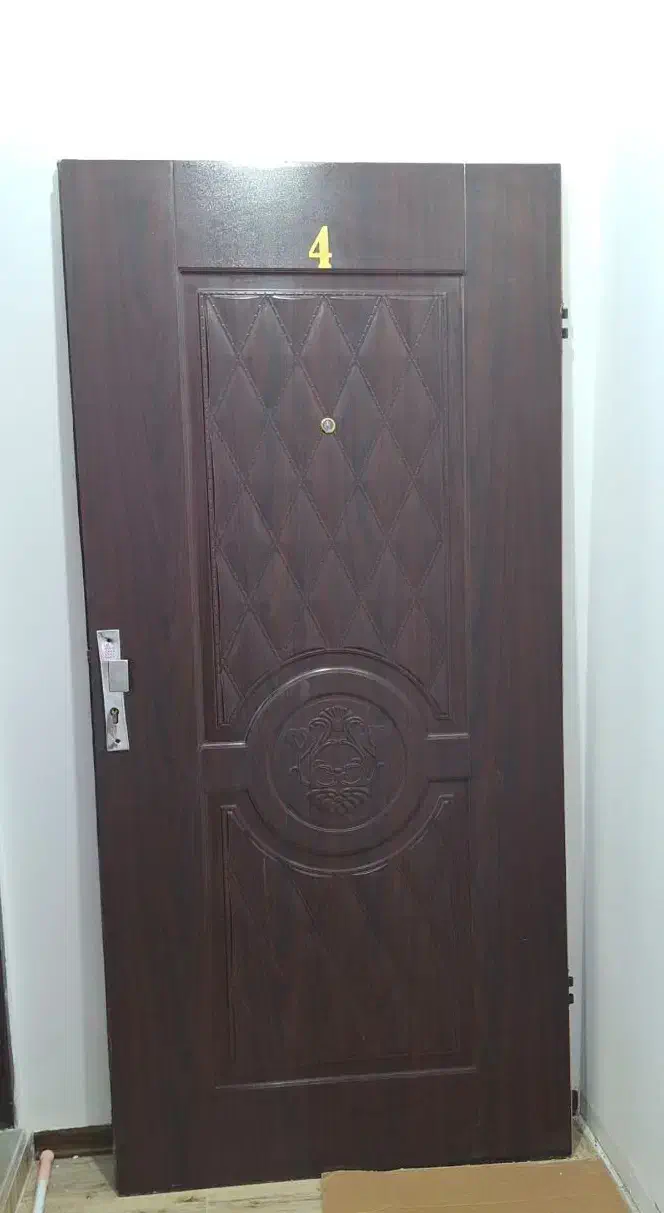 درب ورودی چوبی کاملا سالم|مصالح و تجهیزات ساختمان|اشتهارد, |دیوار