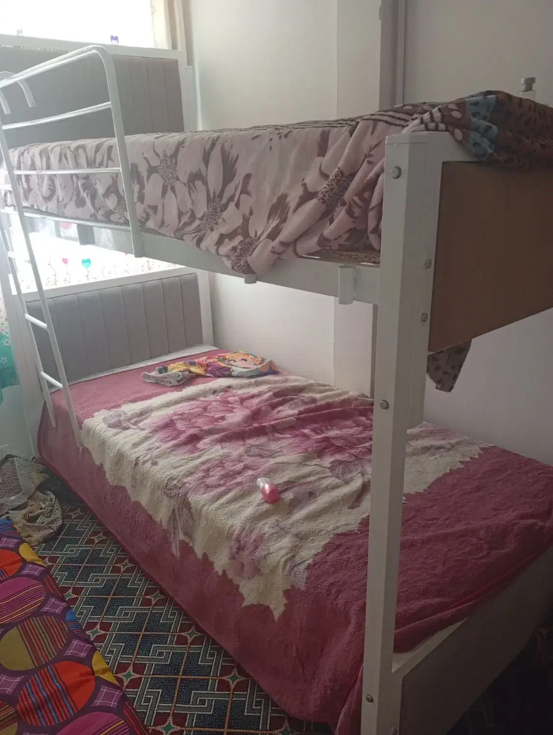 تخت دوطبقه|تخت و سرویس خواب|گلبهار, شهر جدید گلبهار|دیوار