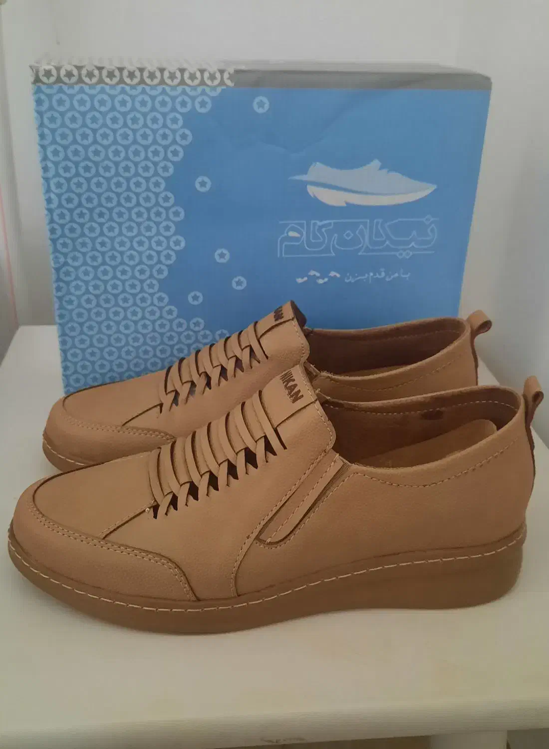 کفش نیکان نو وصندل در حد نو سایز ۴۰|کیف، کفش، کمربند|صحنه, |دیوار