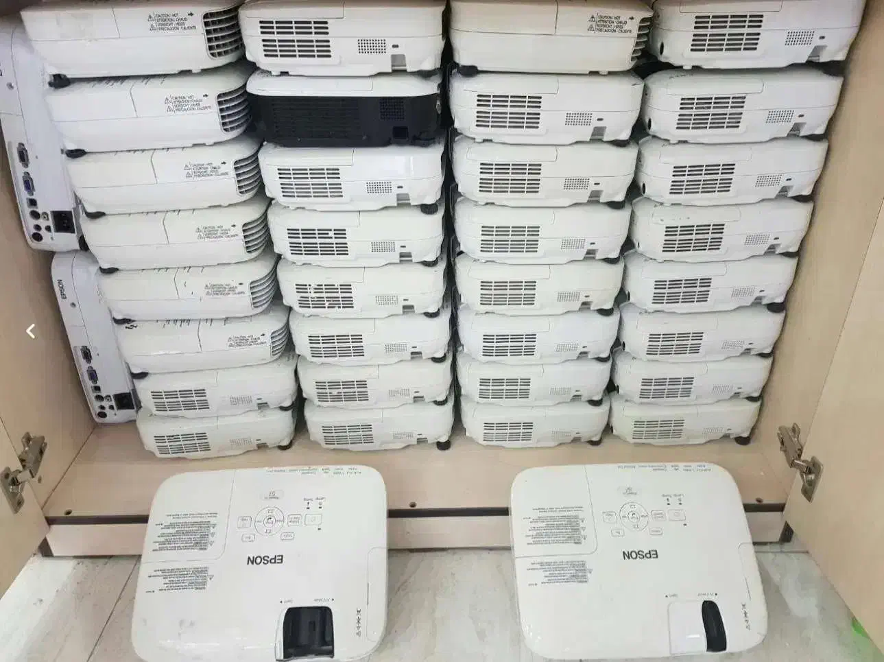 ویدئو پروژکتور پر نور تخفیف ویژه کیشوندی ها|تلویزیون و پروژکتور|کیش, |دیوار