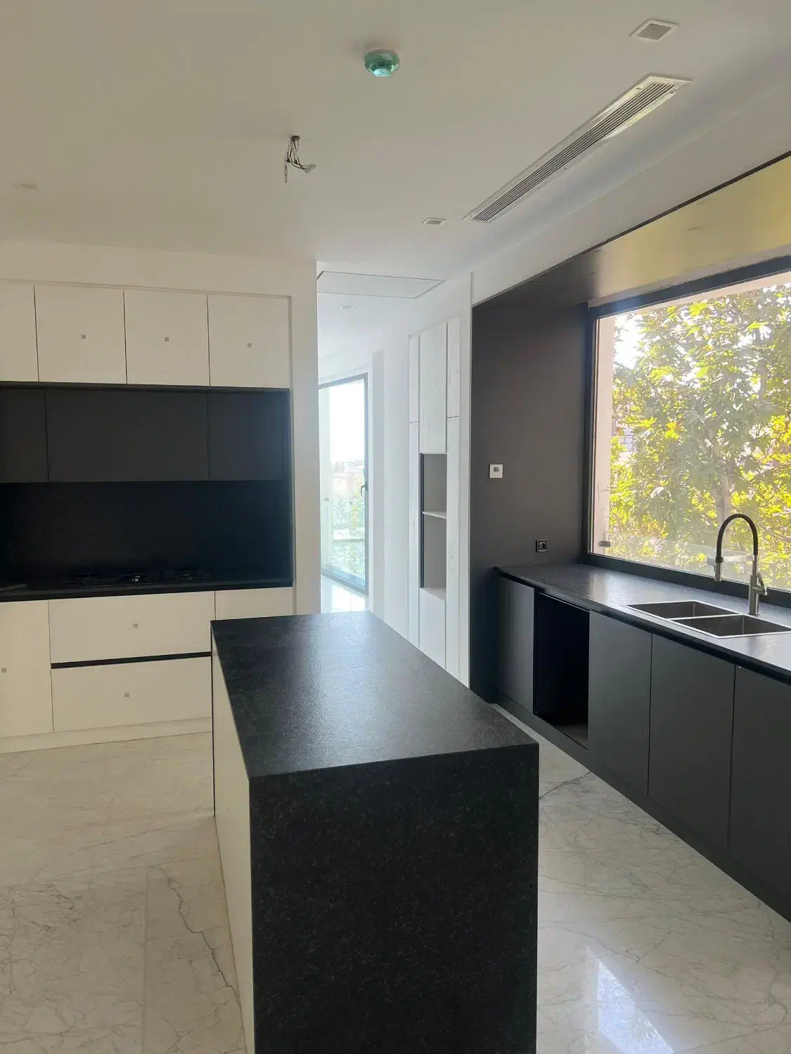 نیاوران ۲۳۰ متر ۳ خوابه مدرن / نوساز