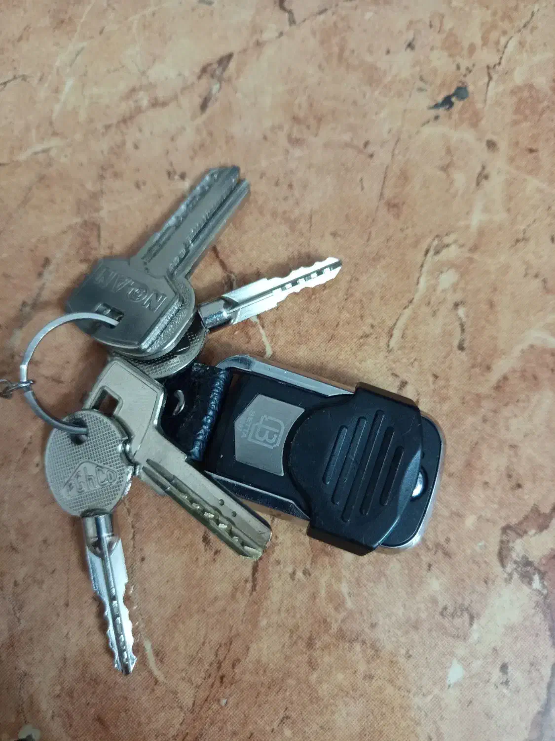 دسته کلید گم شده|اشیا|صدرا-فارس, فاز ۲|دیوار