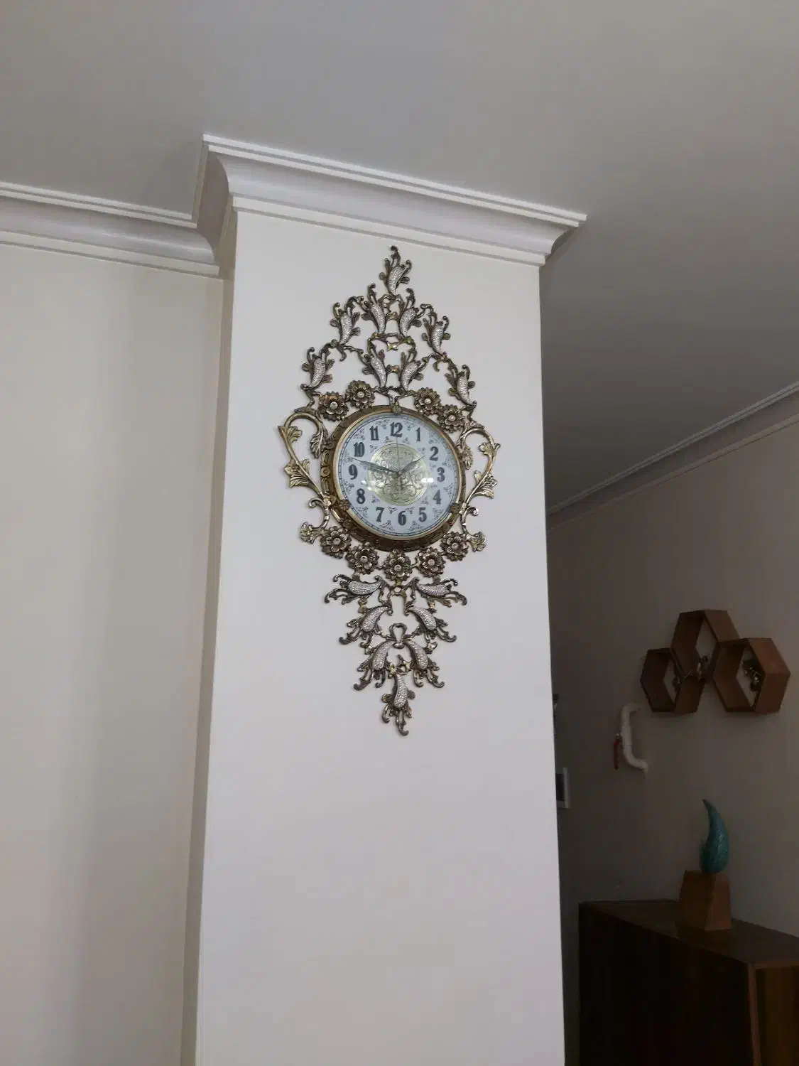 ساعت دیواری برنجی نگین دار شیک|ساعت دیواری و تزئینی|ری, اقدسیه|دیوار