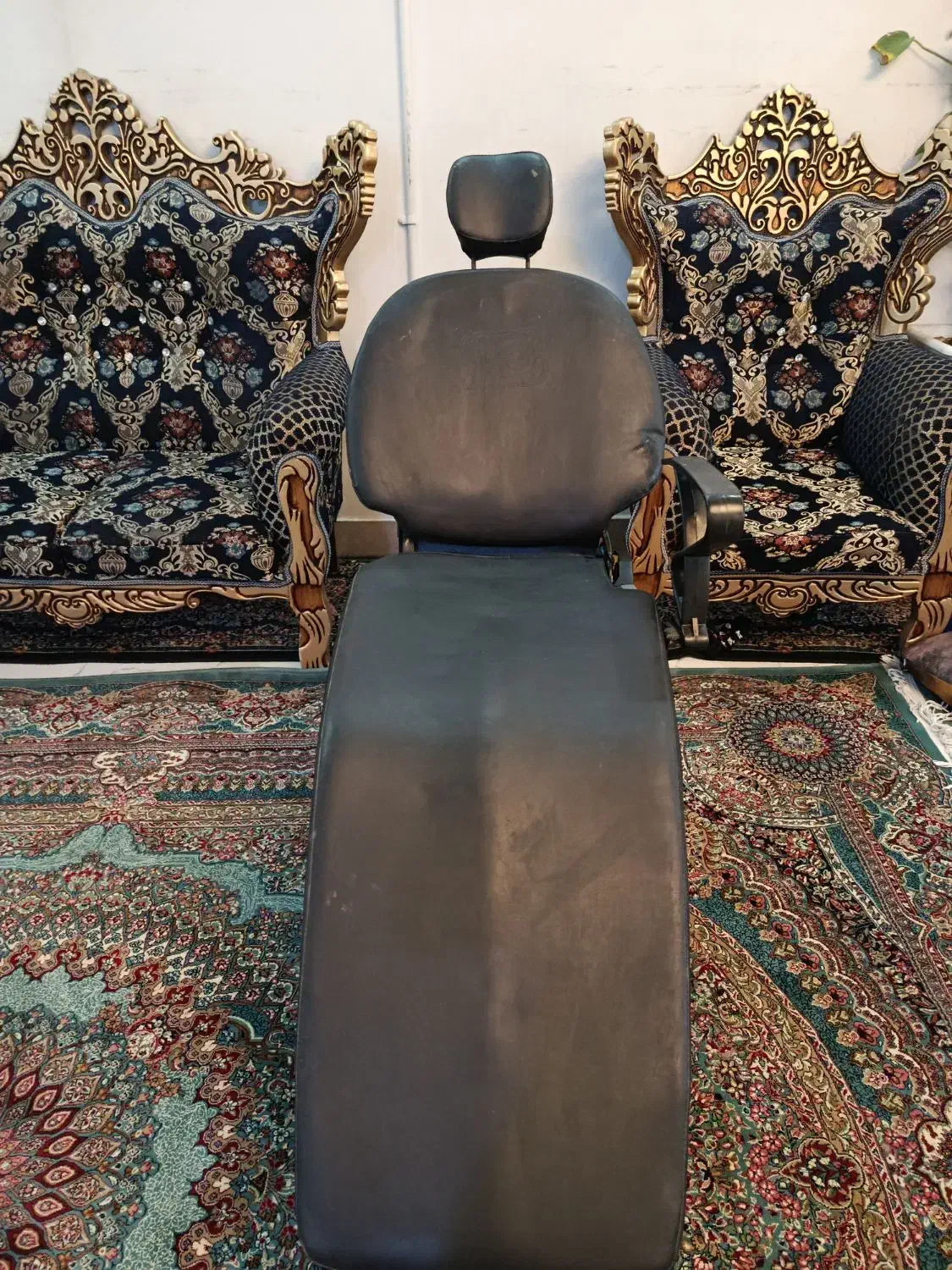 صندلی آرایشگاه|آرایشگاه و سالن‌های زیبایی|سیرجان, |دیوار