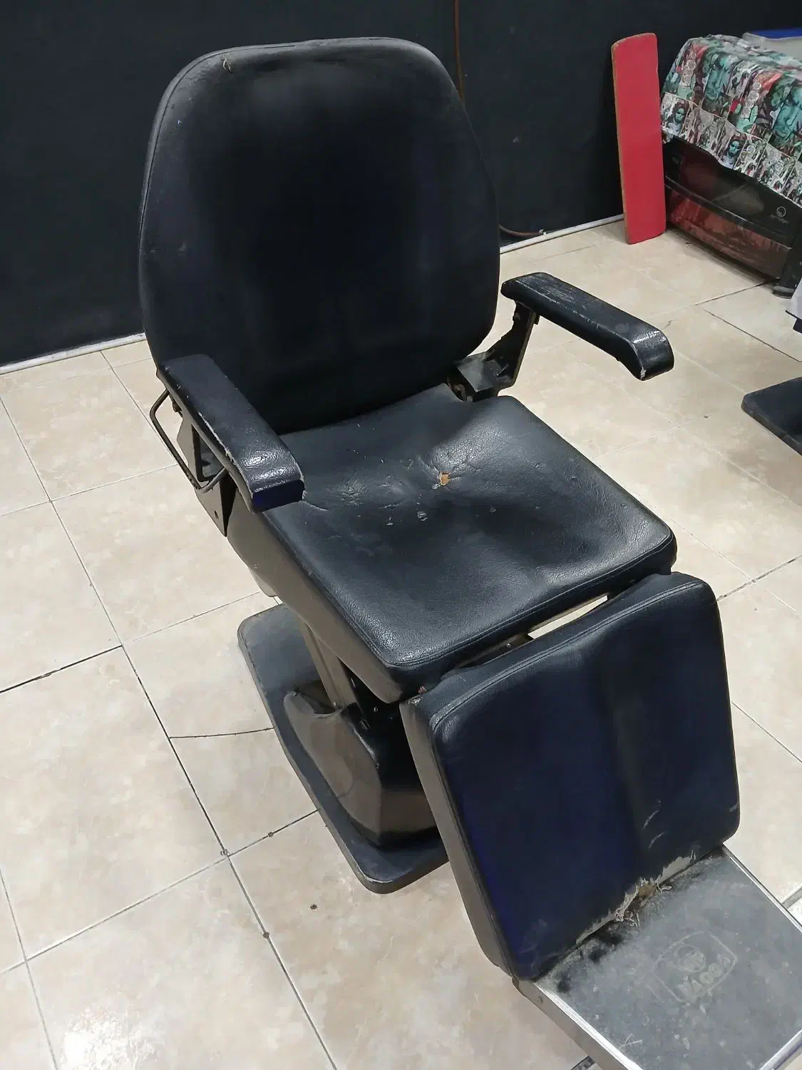 تجهیزات ارایشگاه|آرایشگاه و سالن‌های زیبایی|فامنین, |دیوار