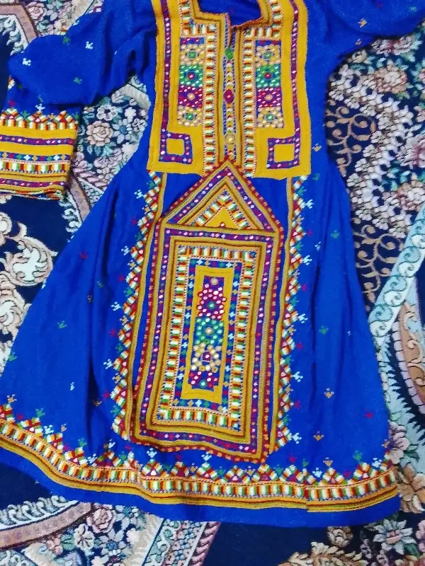 لباس تپه‌ای|لباس|دلگان, |دیوار