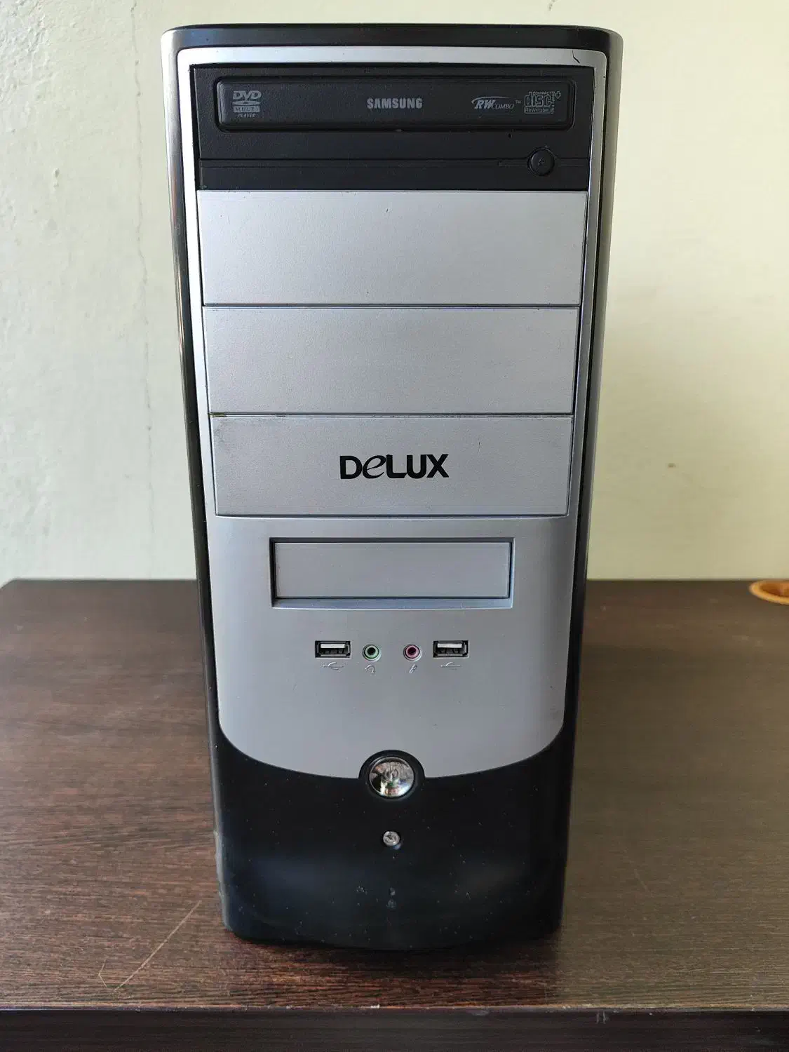 کامپیوتر ۳هسته رم ۴ ddr2 هارد ۲۵۰ گرافیک ۱|رایانه رومیزی|چالوس, |دیوار