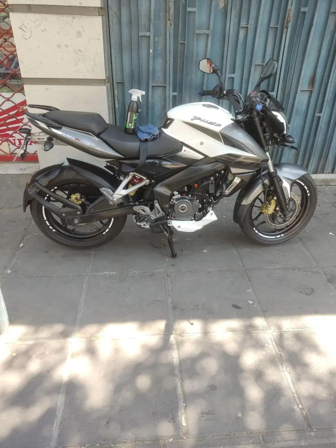 ns200 مدل 98|موتورسیکلت|تهران, فلسطین (میدان انقلاب)|دیوار