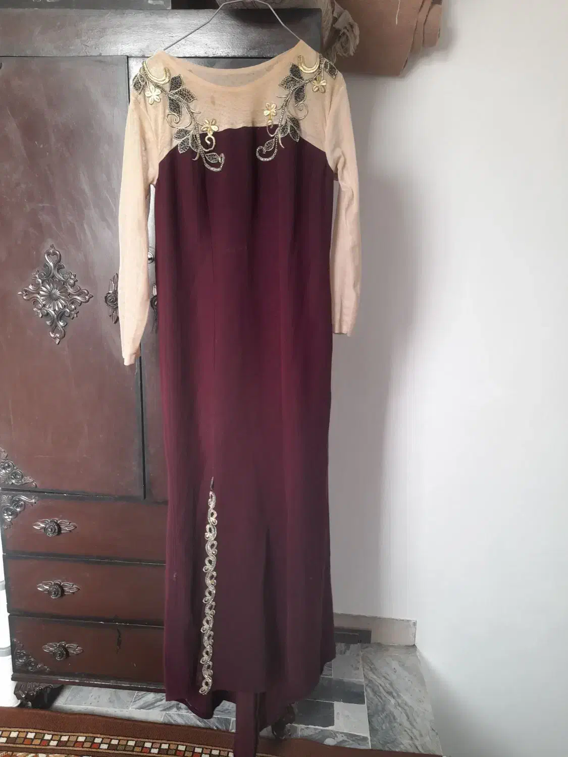 لباس مجلسی|لباس|بروجرد, |دیوار