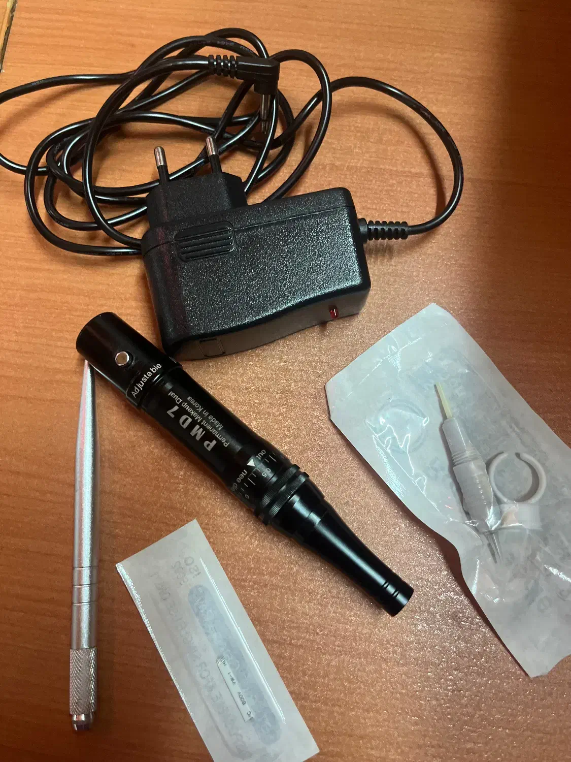 دستگاه میکروپیگمنتیشن|آرایشگاه و سالنهای زیبایی|رشت, باهنر|دیوار