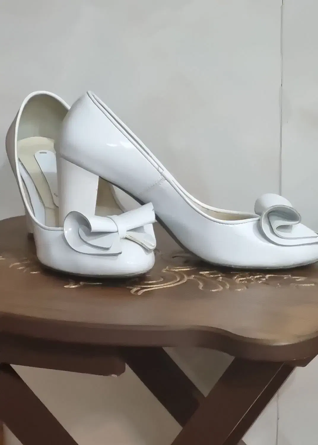 کفش|کیف، کفش، کمربند|لنجان, |دیوار