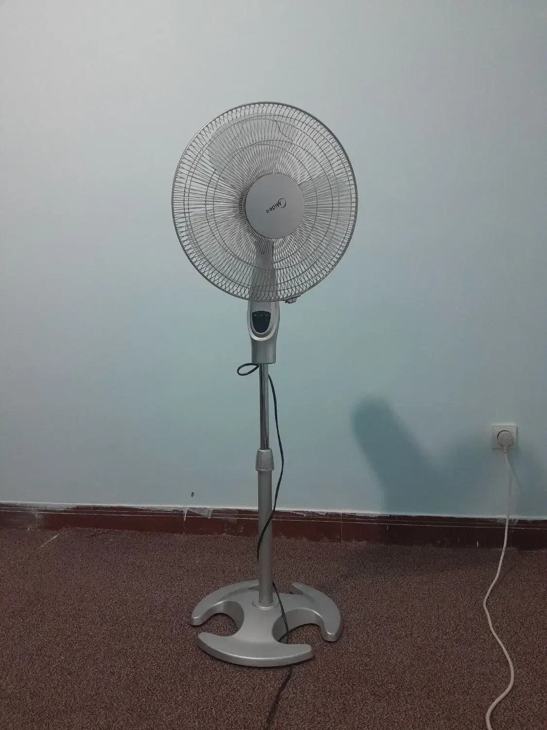 پنکه ایساده|پنکه و تصفیه‌کنندهٔ هوا|صدرا-فارس, فاز ۱|دیوار