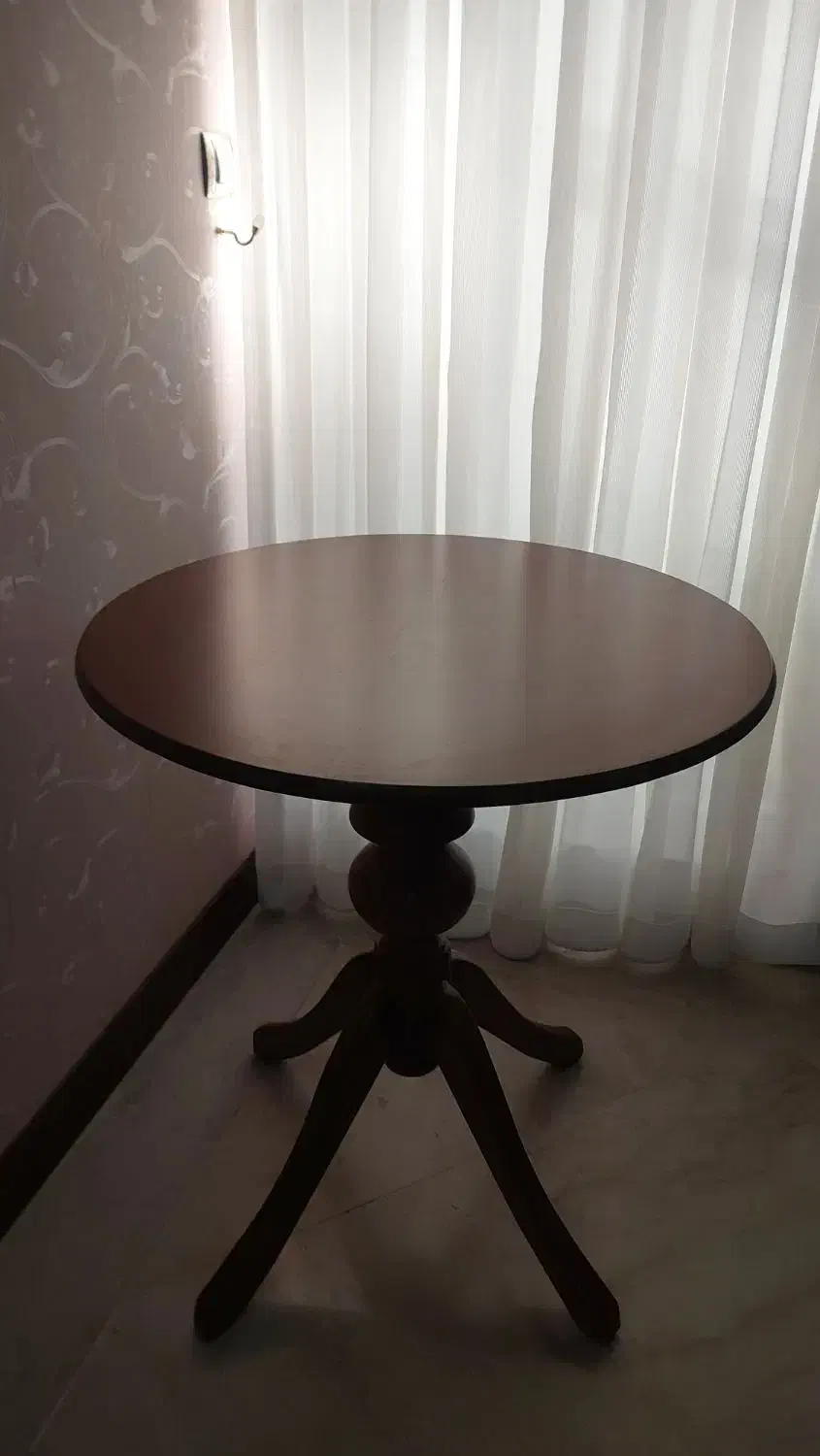 میز خاطره|میز و صندلی غذاخوری|قم, سالاریه|دیوار