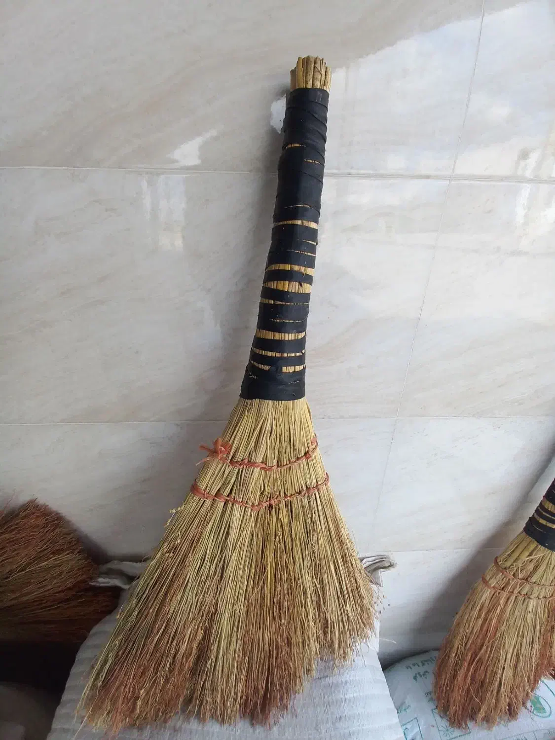 جارو|لوازم نظافت|گیان, |دیوار