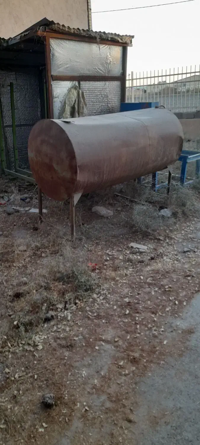 تعدادی چهارپایه، تانکر، کانکس|مصالح و تجهیزات ساختمان|کرمان, |دیوار