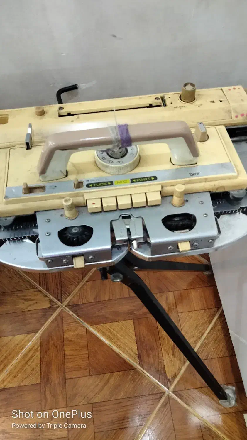 ماشین بافندگی برادرمدل۸۳۰|لوازم خیاطی و بافتنی|فومن, |دیوار